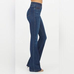 Spanx Midnight Wash Pull-on Shaping Tummy Control Flare Jeans Flattering Stretch